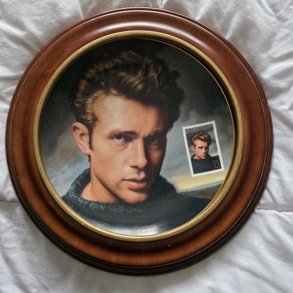 It is the first issue in "The James Dean Collection" by The Bradford Exchange. 
